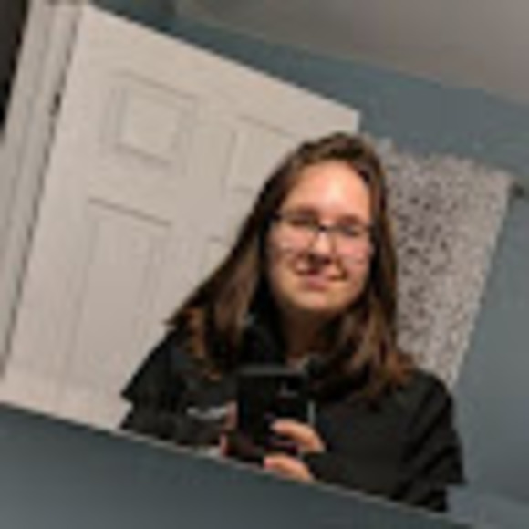 Meet your Posher, Sarah - Picture 1 of 1